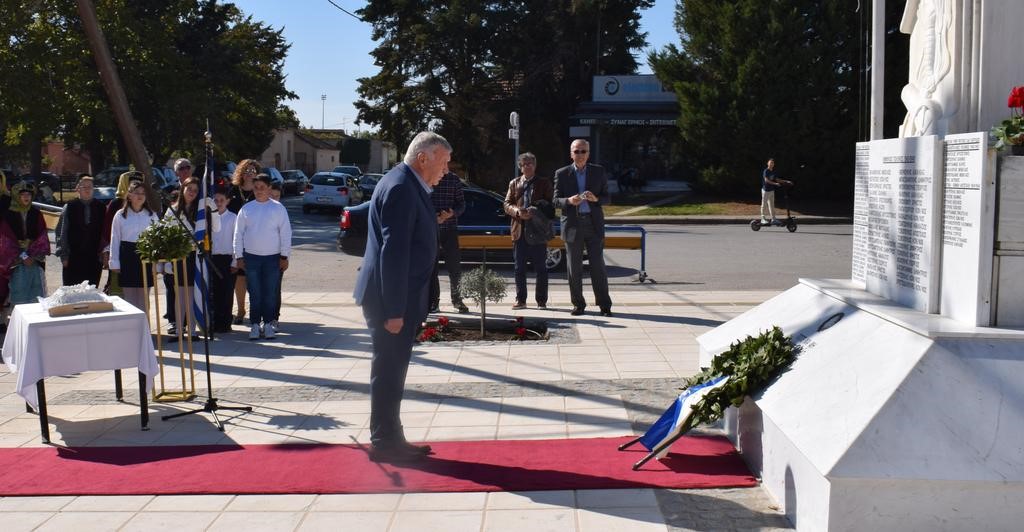 Μνημείο πεσόντων στην πλατείας της Χάλκης